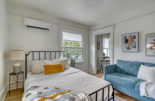 Irvington Apartment | Stay Portland - The Bohemian Bungalow on Broadway - 94 WalkScore