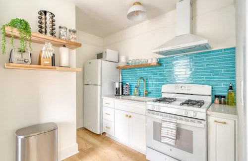 Irvington Apartment | Stay Portland - The Bohemian Bungalow on Broadway - 94 WalkScore