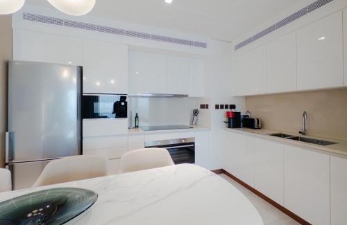 Dubai Marina Boat Rental | Stay tune