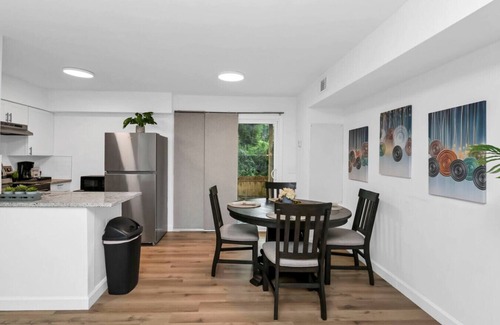 Columbia Apartment | Stay West Side | 2 BR | Minutes from Downtown