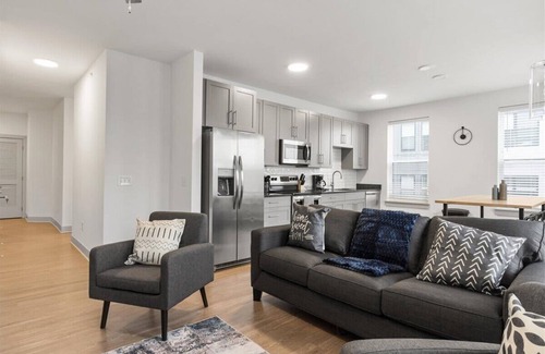 East Walnut HIlls Apartment | Stay Where It’s Happening! Chic Cincy Condo