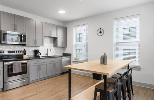 East Walnut HIlls Apartment | Stay Where It’s Happening! Chic Cincy Condo