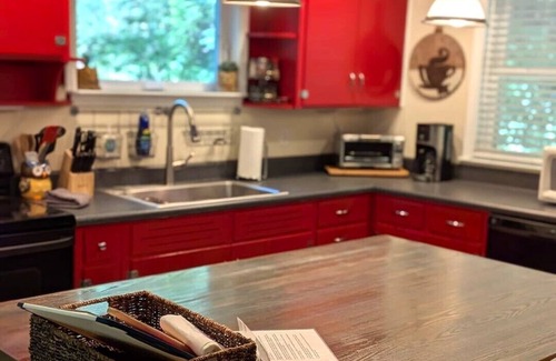 Waynesville House | Stay with Confidence-Fast WiFi-Fantastic Fire-pit-Natural Lighting