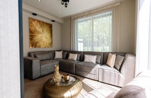 Waarland House | Stay with Private Pool & Hot Tub