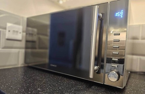 Woking Apartment | Stay Zen Apartments - Free Parking & Garden Woking