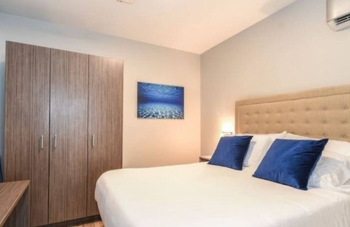 Mission Hills Apartment | Staycation in Old Town ⭐️ Walk to All. Parking+WiFi