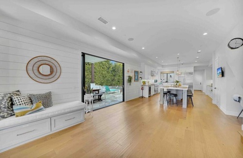 Huntington Beach House | Staycation! Rooftop Ocean Views/2min Walk To Beach/Private Pool