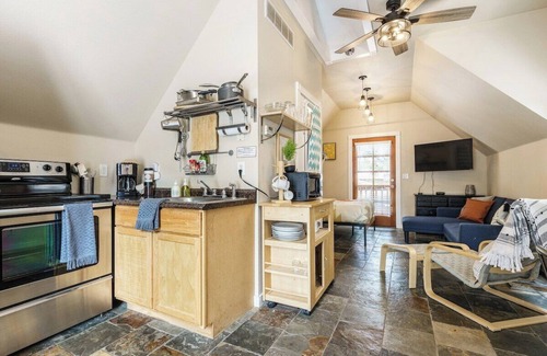 North End Apartment | #StayinMyDistrict Hyde Park Loft
