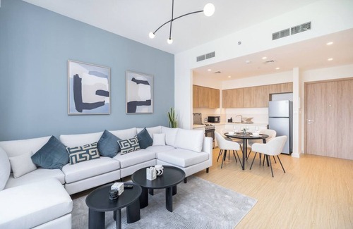 Dubai Apartment | StayShort - Chic 1-Bed for 4 in Prime Dubai Hills Location!