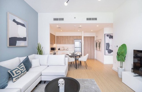 Dubai Apartment | StayShort - Chic 1-Bed for 4 in Prime Dubai Hills Location!