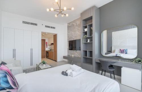 Dubai Apartment | StayShort - Modern Studio Retreat in Al Furjan - Sleeps 2!