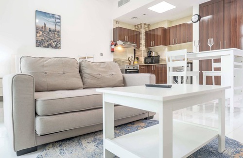 Dubai Apartment | StayShort - Spacious Studio for 2 in Arabian Gate!