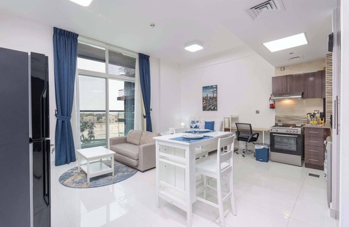 Dubai Apartment | StayShort - Spacious Studio for 2 in Arabian Gate!