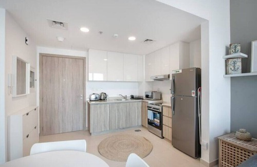 Dubai Apartment | StayShort - Stylish 1BR Near Town Square - Sleeps 4 Guests!