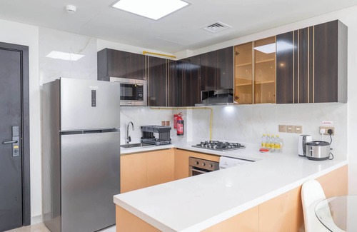 Dubai Apartment | StayShort - Vibrant Al Furjan Unit Sleeps 4 with Pool and Gym