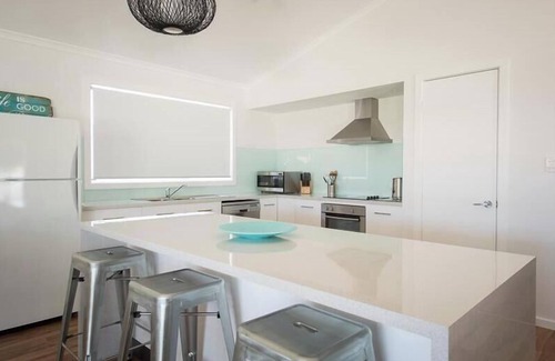 Waterhouse House | Stella Dais - Set off the main street, right in the heart of Robe
