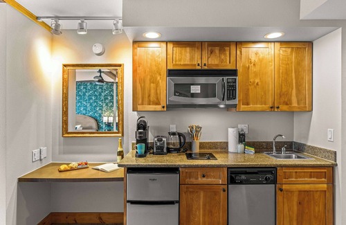 Crested Butte Condo | Stellar Location, Hot Tub, Heated Pool, Steam Room/Gym!