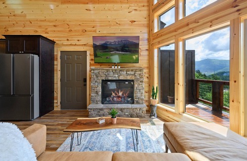 Wears Valley Cabin | Stellar Views - Rustic Modern, Cozy Cabin with all the perks!