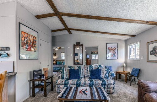 Ruidoso Cabin | Step into nostalgia at Mama's Cabin, Pet Friendly