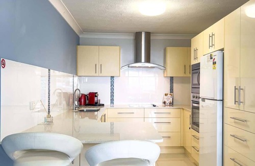 Bilinga Apartment | Step out to the Beach