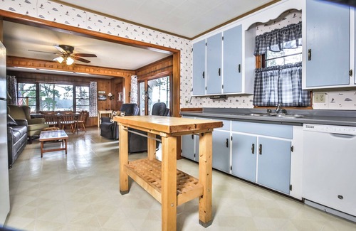 St Germain Cabin | Stepaway Vacation Rentals-Uncle Bill's Lake House