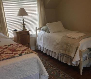 Candia Bed & Breakfast | Stephen Clay Homestead Bed and Breakfast