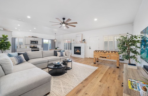 Oceano House | Steps Away From Pismo Beach with Poker/Foosball Table/EV Charger/BBQ grill