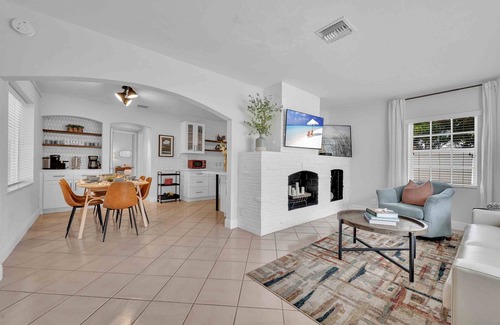 Lauderdale Beach House | Steps from Beach/Quaint Cottage/Hot Tub/Surf Key/H0MES