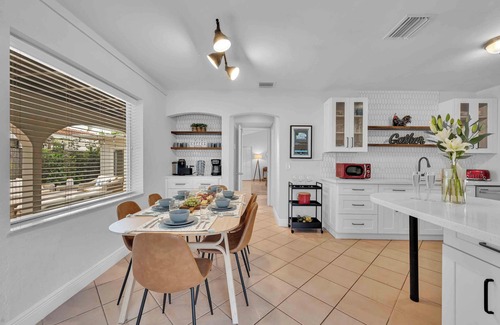 Lauderdale Beach House | Steps from Beach/Quaint Cottage/Hot Tub/Surf Key/H0MES