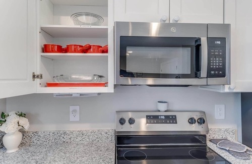 Biloxi House | STEPS FROM BEACH. Cruisin' the Coast friendly. 'The Sandy Rose', Biloxi Ms.