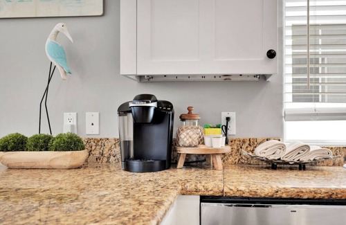 West Newport Villa | Steps from Beach: Stylish Getaway