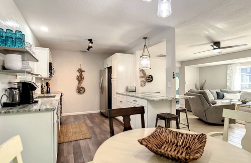 Crystal River House | STEPS FROM THE WATER! A perfect spot to enjoy all the Nature Coast has to offer.