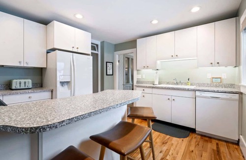 Ogunquit House | Steps to Beach & Downtown OGT | Screened in Porch