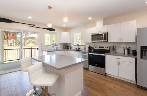 Westport House | Steps to Beach! New 3BR Home - AC- Hot Tub - EV Charger - Fire Pit
