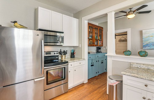 San Jacinto House | Steps to Beach & Seawall! Galveston Escape w/Yard