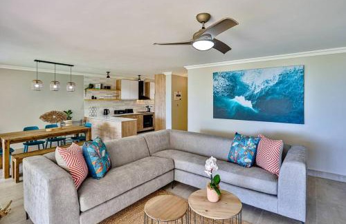 Shaka's Rock Apartment | Steps to beach, walk to eateries, loadshed free