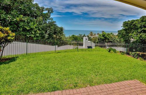 Shaka's Rock Apartment | Steps to beach, walk to eateries, loadshed free