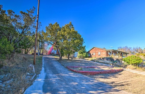 Granbury Cottage | Steps to Lake! Charming Cabin: Pool Access & Decks