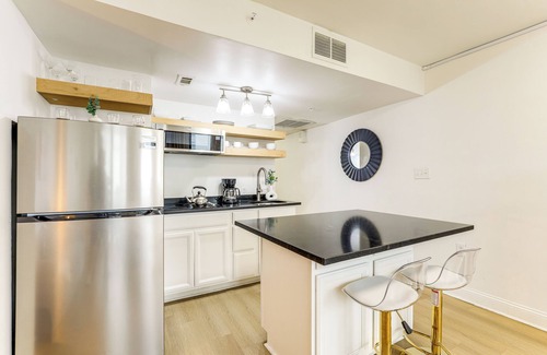 Myrtle Beach Condo | Steps to Ocean: Myrtle Beach Condo w/Balcony!