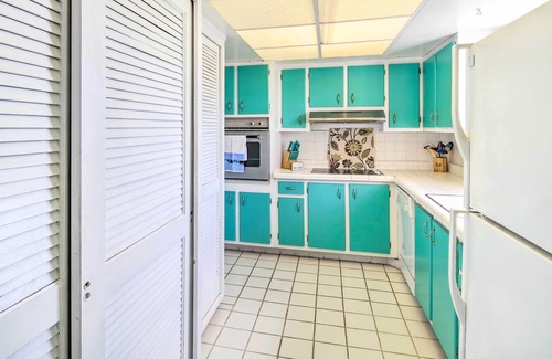 South Patrick Shores Condo | Steps to Sand: Satellite Beach Condo w/Views!