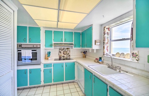 South Patrick Shores Condo | Steps to Sand: Satellite Beach Condo w/Views!