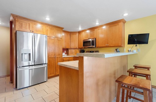 Ashwaubenon House | Steps to Stadium-5 bedroom house in Green Bay walkable to football entertainment