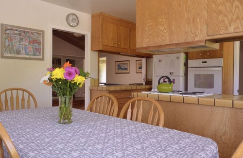 Eastside Santa Cruz House | Steps to Sunny Cove Beach! Boardwalk, WiFi, Starbucks, Restaurants, Family Fun!