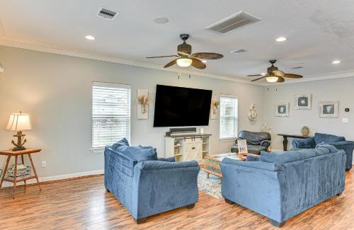 Surfside Beach House | Steps to Surfside Beach Large Group Gulf Retreat