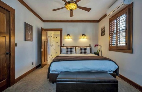 Calistoga Hotel | Steps to Tasting Rooms! Romantic Wine Country Escape w/Jetted Tub and Fireplace