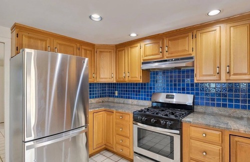 Centerville House | Steps to the beach, ice cream and lobster rolls!