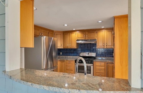 Centerville House | Steps to the beach, ice cream and lobster rolls!