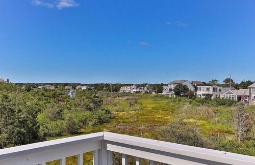 Centerville House | Steps to the beach, ice cream and lobster rolls!