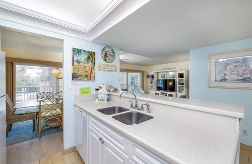 Sanibel Condo | Steps To The Beach