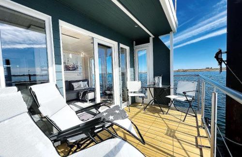 Heiligenhafen House | STERN-V-Stern-Hausboot